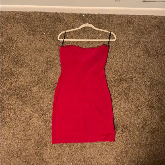 RED DRESS - Picture 3 of 4